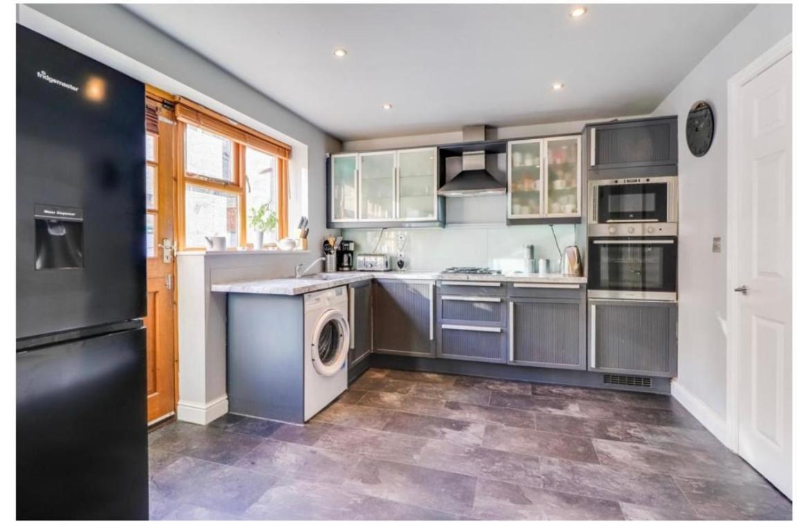 House Of Kaima - 6 Bed Detached Villa Dewsbury Buitenkant foto