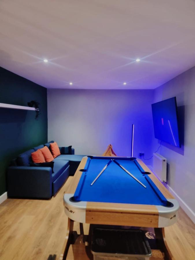 House Of Kaima - 6 Bed Detached Villa Dewsbury Buitenkant foto