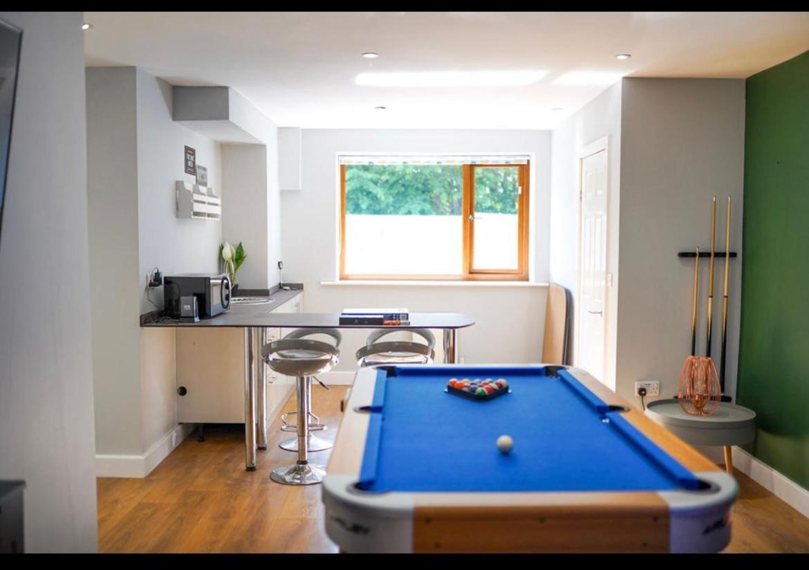 House Of Kaima - 6 Bed Detached Villa Dewsbury Buitenkant foto